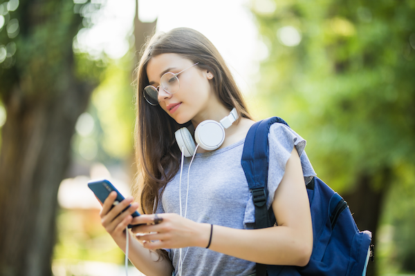 happy-beautiful-young-caucasian-girl-with-green-smart-phone-outdoors-sunny-summer-day-texting-smiling-600 Mirror